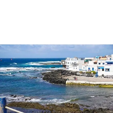 Ocean Front Surf House El *